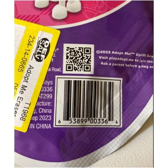 Adopt Me Puzzle Eraser & Mini Room Cat - Picture 5 of 6